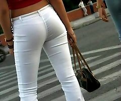 Skinny jeans sexily wrapping pretty bimbos bodies